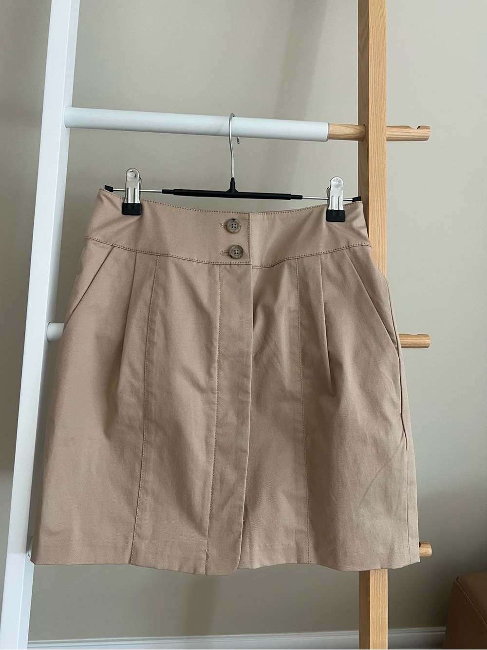 NWOT Club Monaco Tan Pleated High-Waist Mini Skirt